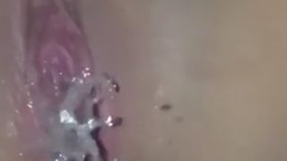 Squirt d’une beurette en slow lotion !