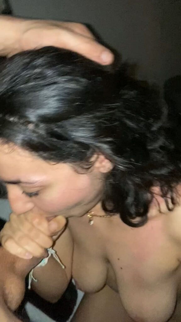 petite chienne me suce