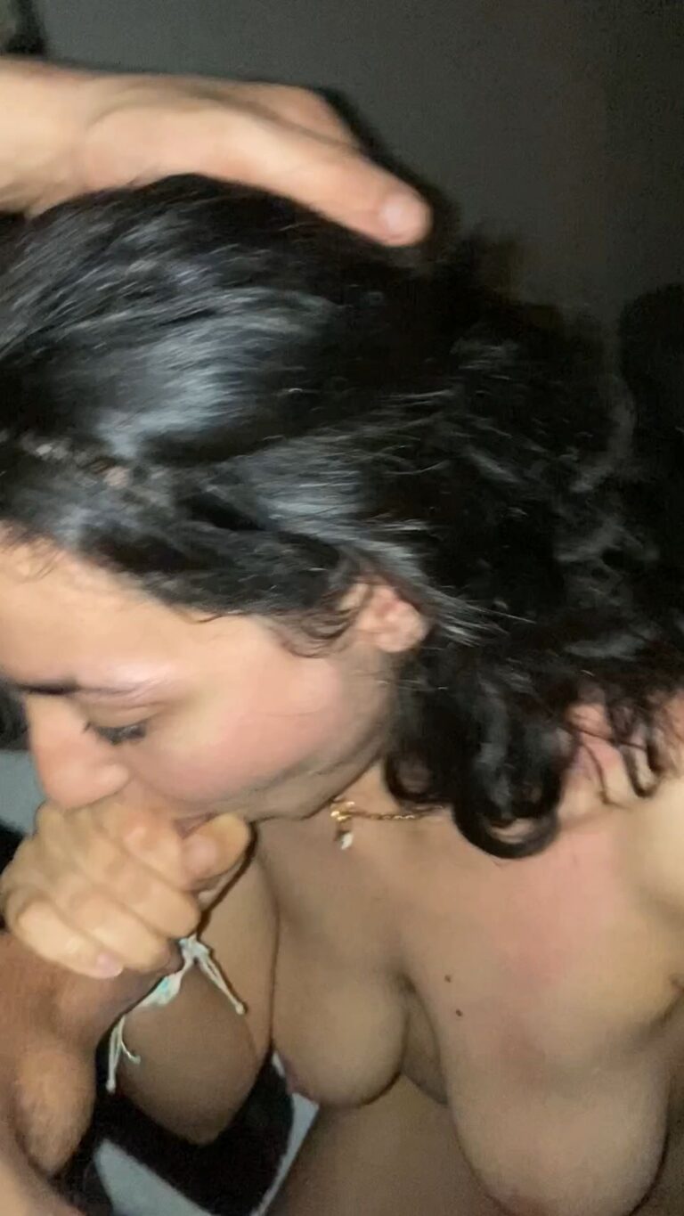 petite chienne me suce