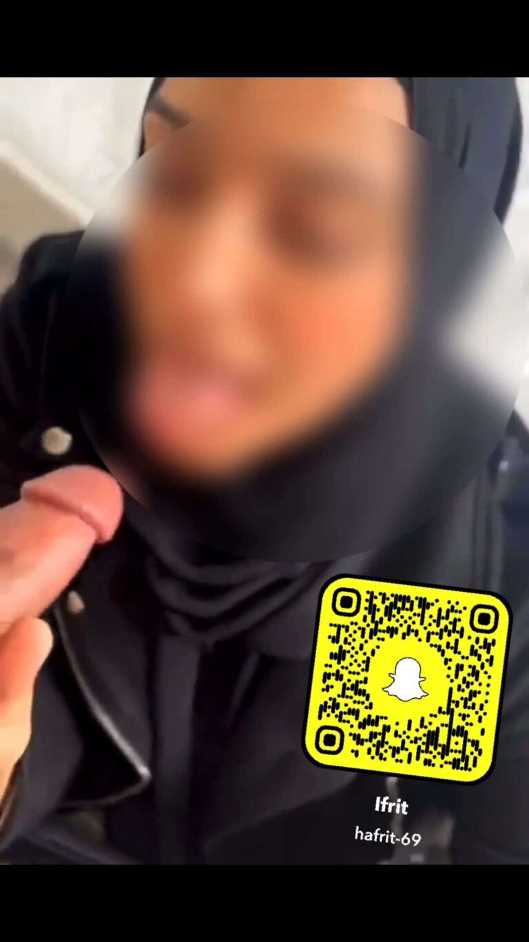 beurette voilée suce une bite