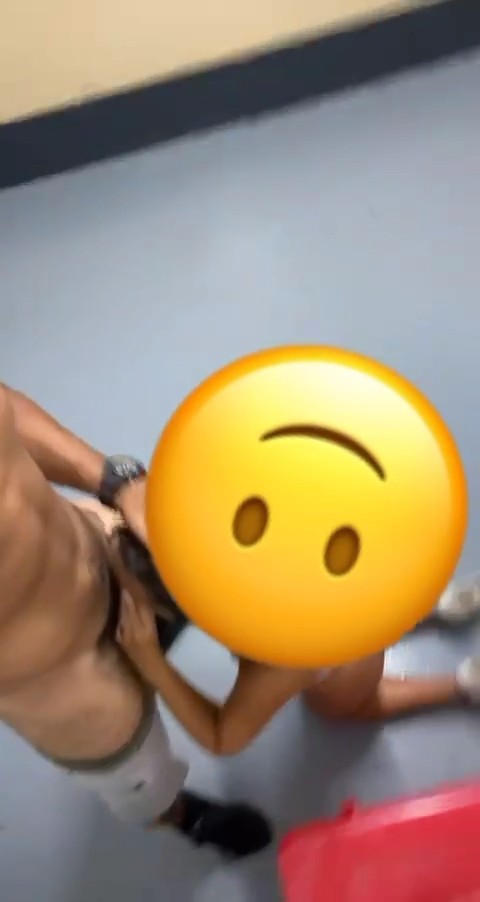 Ma beurette a 4 pattes me suce la bite