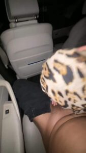 beurette voilée suce une bite