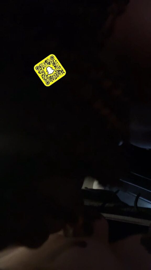 beurette suce une bite dans un parking porno amateur